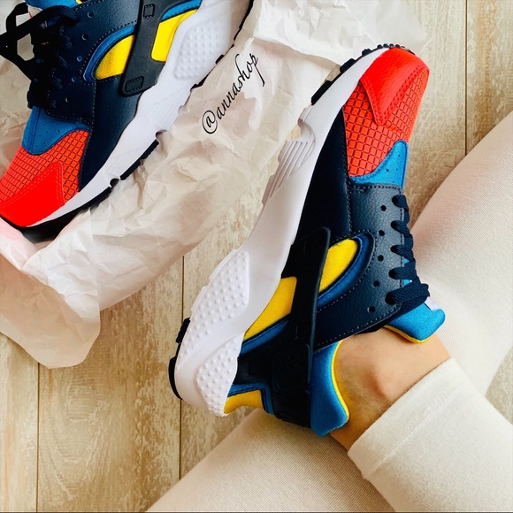 Nike Shoes - NWT Nike huarache run